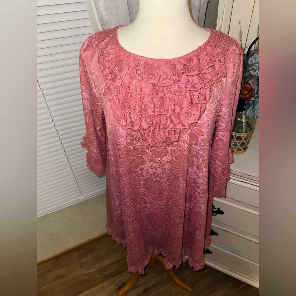 Dainty Jewell’s tunic top